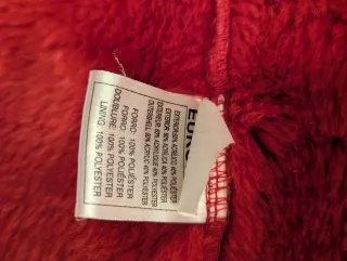 Abrigo corto rojo con pelo sintético