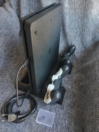 Ps4 Slim 500gb + Ventilador y 2  Mandos