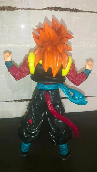 Figura Dragon Ball GT Goku SSJ4