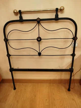 2 cabeceros de forja negro y dorado, cama de 90