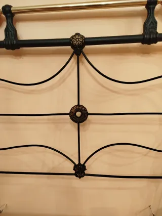 2 cabeceros de forja negro y dorado, cama de 90