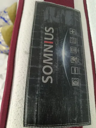 Colchón de tela rojo