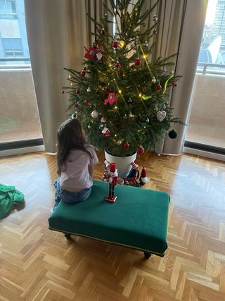 Reposapiés de terciopelo verde y dorado