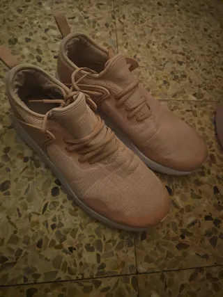 Zapatillas Puma rosas y blancas