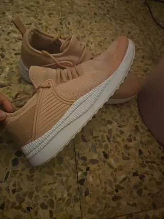 Zapatillas Puma rosas y blancas
