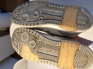 Zapatillas Off-White grises y blancas out of offic