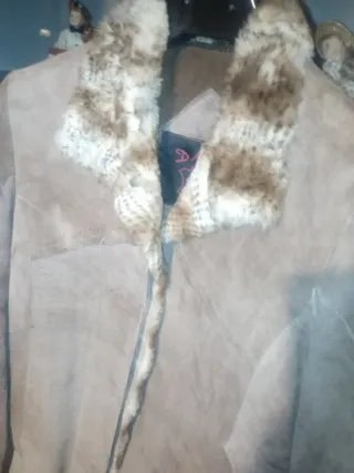 Chaqueta ante beige/marrón con cuello pelo
