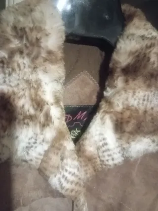 Chaqueta ante beige/marrón con cuello pelo