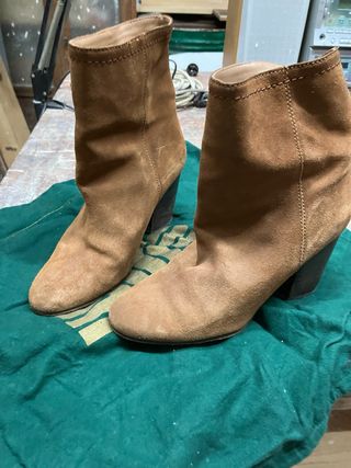 Botas de ante marrones