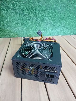 Fuente de alimentación Combat Power CP 650 Plus