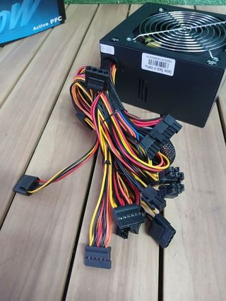 Fuente de alimentación Combat Power CP 650 Plus