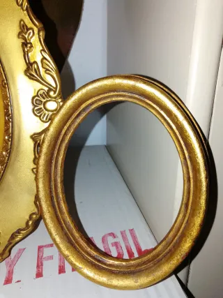 Marco de fotos antiguo con escena