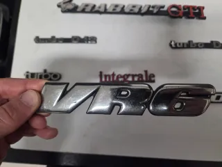 Emblemas y molduras coches antiguos