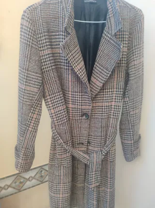 Abrigo cuadritos ligero con cinturón