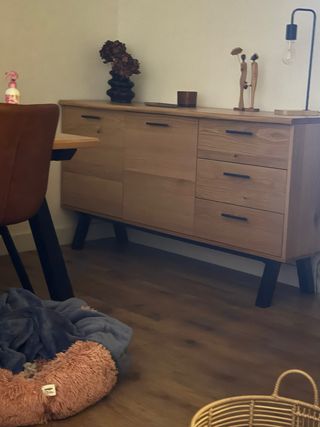 Aparador de madera y metal