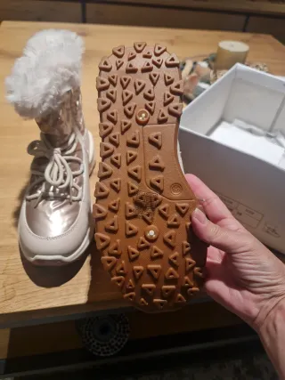 Botas de invierno Virucci doradas y blancas