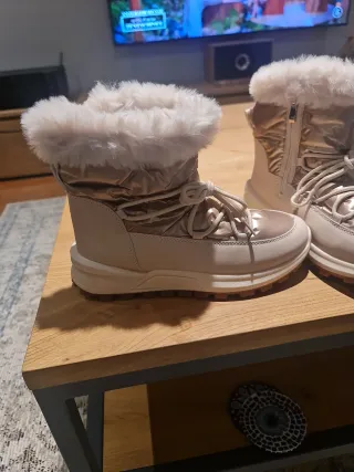 Botas de invierno Virucci doradas y blancas