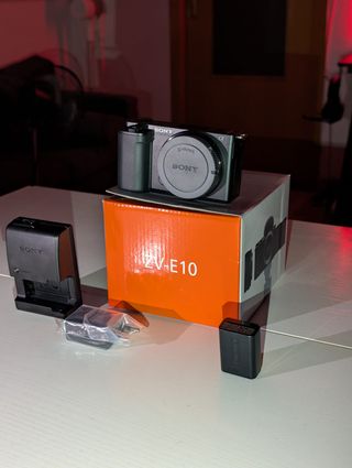 Cámara Sony ZV-E10 (Como nueva)
