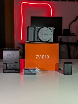 Cámara Sony ZV-E10 (Como nueva)