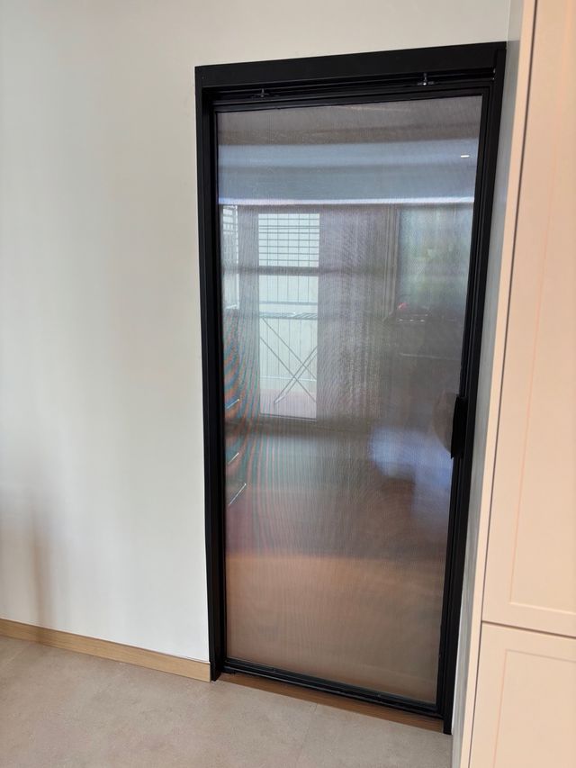 Puerta hierro y cristal