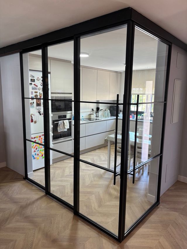 Puerta hierro y cristal