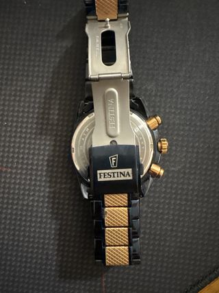Reloj Festina Chronograph Negro y Dorado