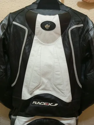 Mono 2 piezas moto Ixs talla 52 está impecable.
