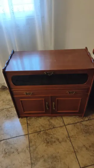 Mesa TV madera con 2 puertas y hueco