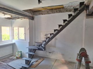 Escalera de hierro cuerpo central