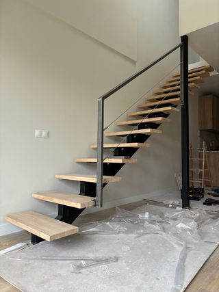 Escalera de hierro cuerpo central