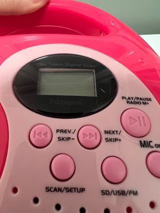 Radio rosa con micrófono