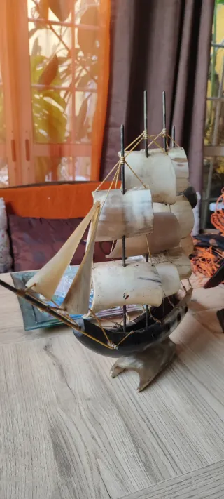Barco decorativo de cuerno