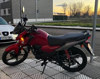 Honda CB125F Roja - Casi Nueva