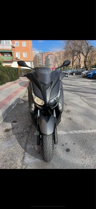 Yamaha XMAX 400
