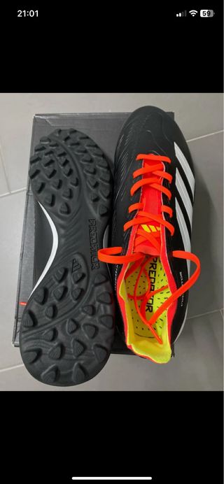 Botas de fútbol Adidas Predator Negras y Rojas