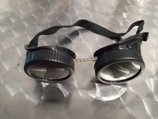 Gafas punk post-apocalípticas antiguo.