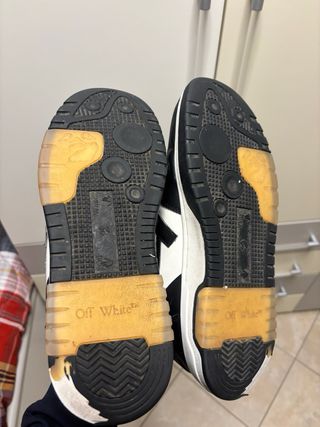 Scarpe Off-White nere e bianche