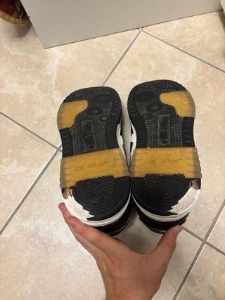 Scarpe Off-White nere e bianche