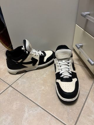 Scarpe Off-White nere e bianche