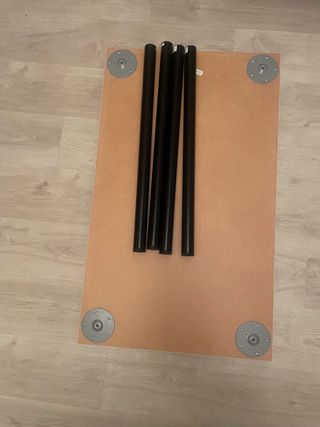 Mesa escritorio Ikea blanca y gris