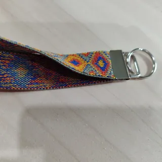 Lanyard ligeramente elástico con anilla. Handmade