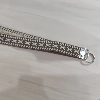 Lanyard ligeramente elástico con anilla. Handmade