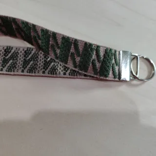 Lanyard ligeramente elástico con anilla. Handmade