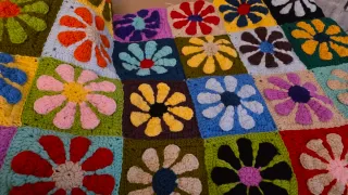 Manta de ganchillo hecha a mano para el sofa