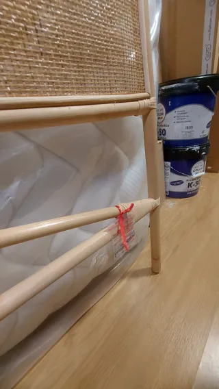 Cabecero de cama de ratán y madera