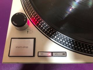 Tocadiscos Technics SL-1200 MK2