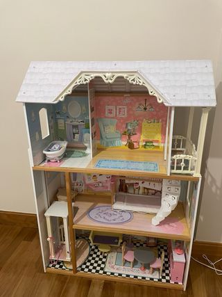 Casita de muñecas de madera