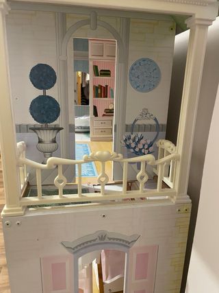 Casita de muñecas de madera