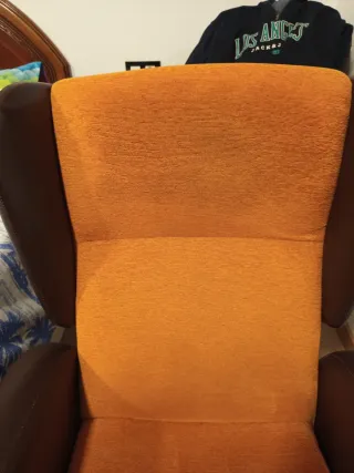 SOFÁ RELAX EN PERFECTO ESTADO TIENE  TRES POSICION