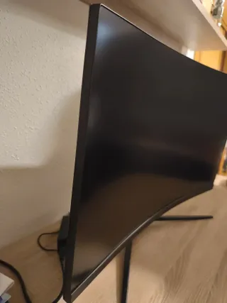 Monitor SMI Negro Curvo